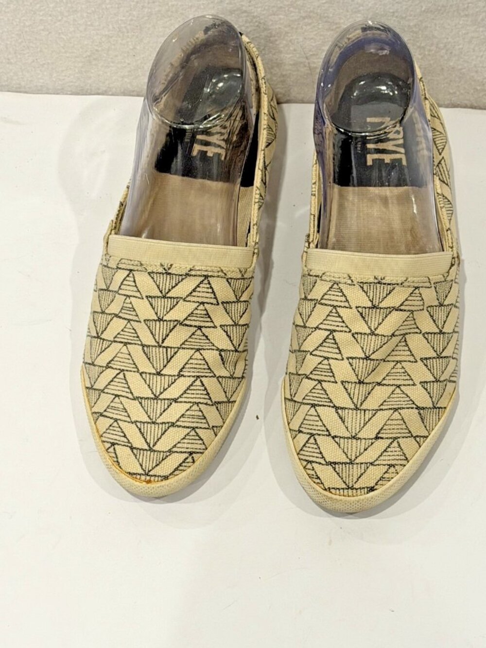 Frye Canvas Loafer Melanie Geometric Size 8 Creme Beige Slip On Shoes Flats